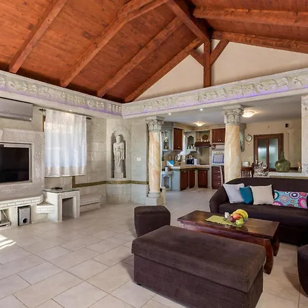 Gorgeous In Zgaljici With Sauna Ferienhaus