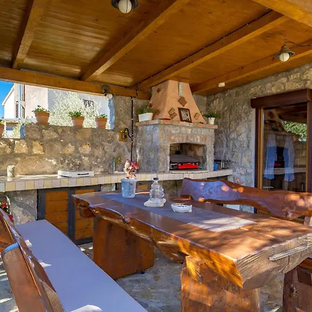 Cozy In Zgaljici With Sauna 펜션